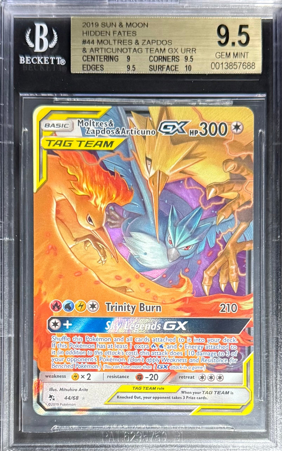 Pokemon Moltres & Zapdos & Articunotag Tag Team 44/68 Pokemon Sun & Moon Hidden Fates 2019 Beckett BGS 9.5