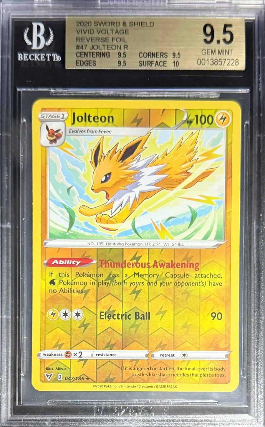 Pokemon Jolteon 47/185 Reverse Foil Pokemon Sword & Shield Vivid Voltage 2020 Beckett BGS 9.5